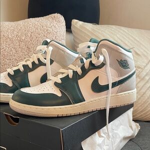 Air Jordan 1 Mid SE Sneakers in Green and White
